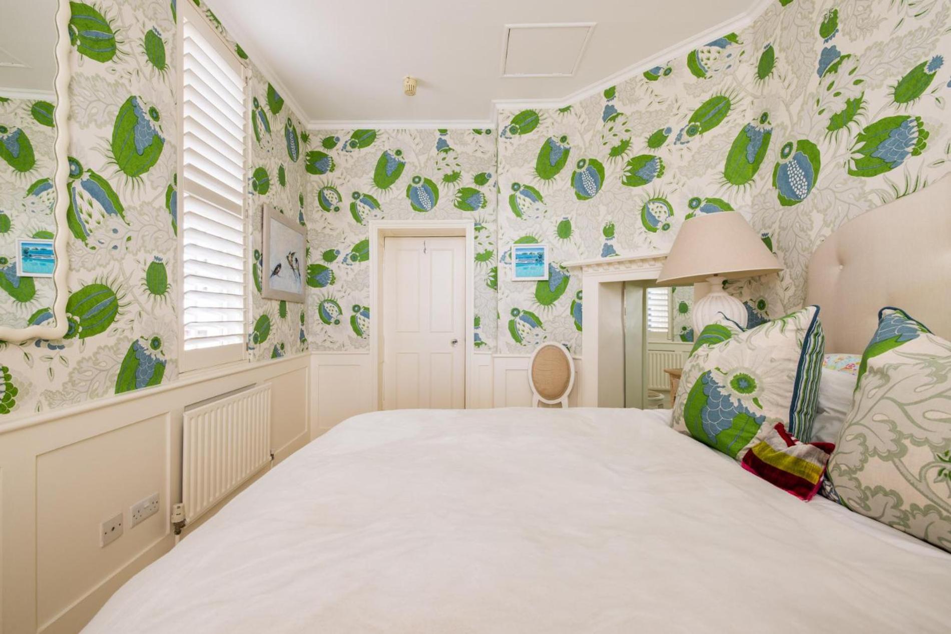 A Royal - Stylish 2 Bedroom In Kensington Apartment