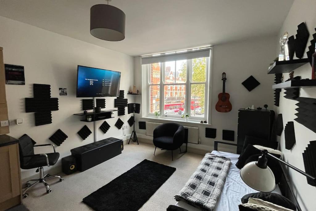 Comfy In Apartment London