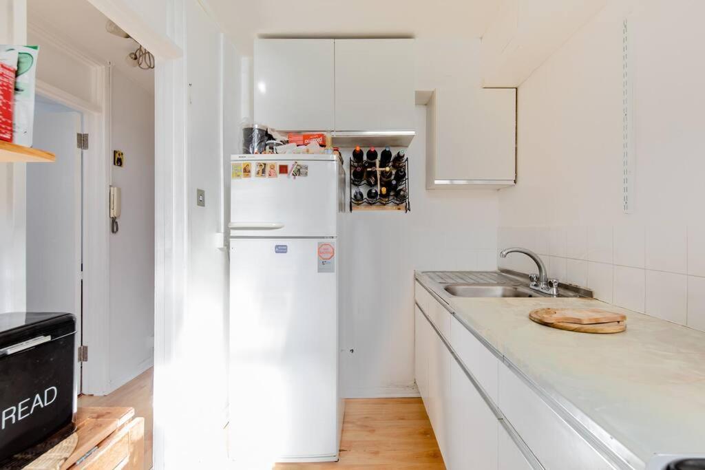 Apartment Bright & Spacious In Battersea,