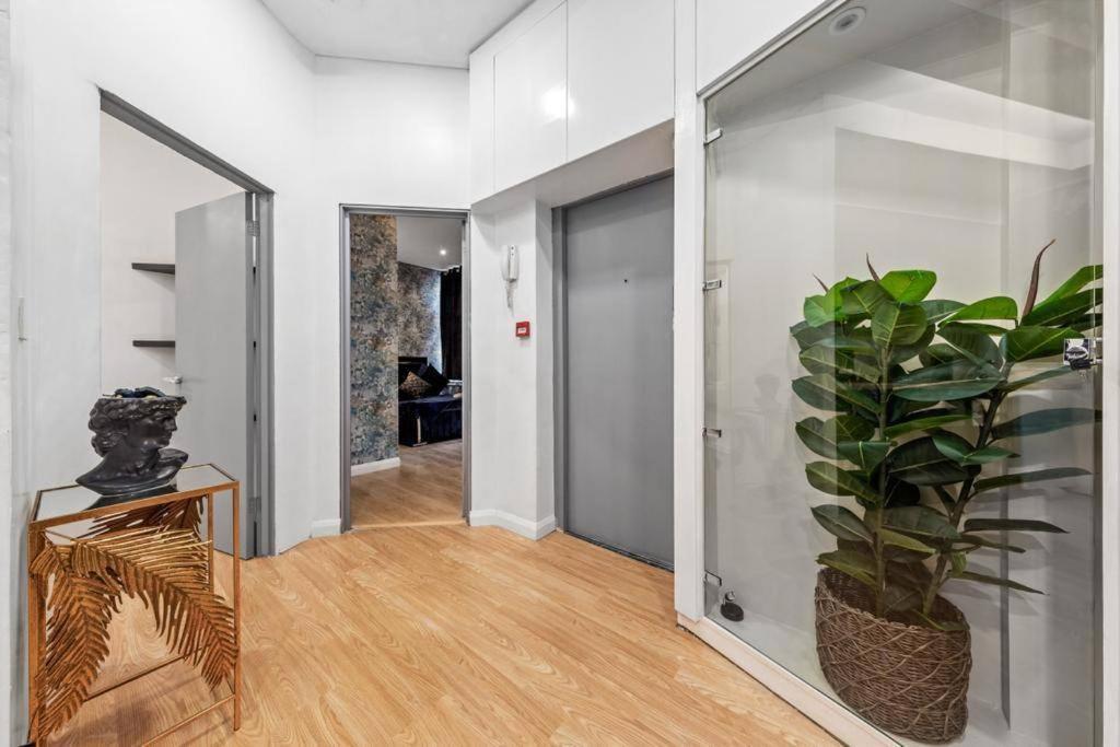 Apartamento Two Bedroom Flat Right Opposite To Harrods Kb15 *