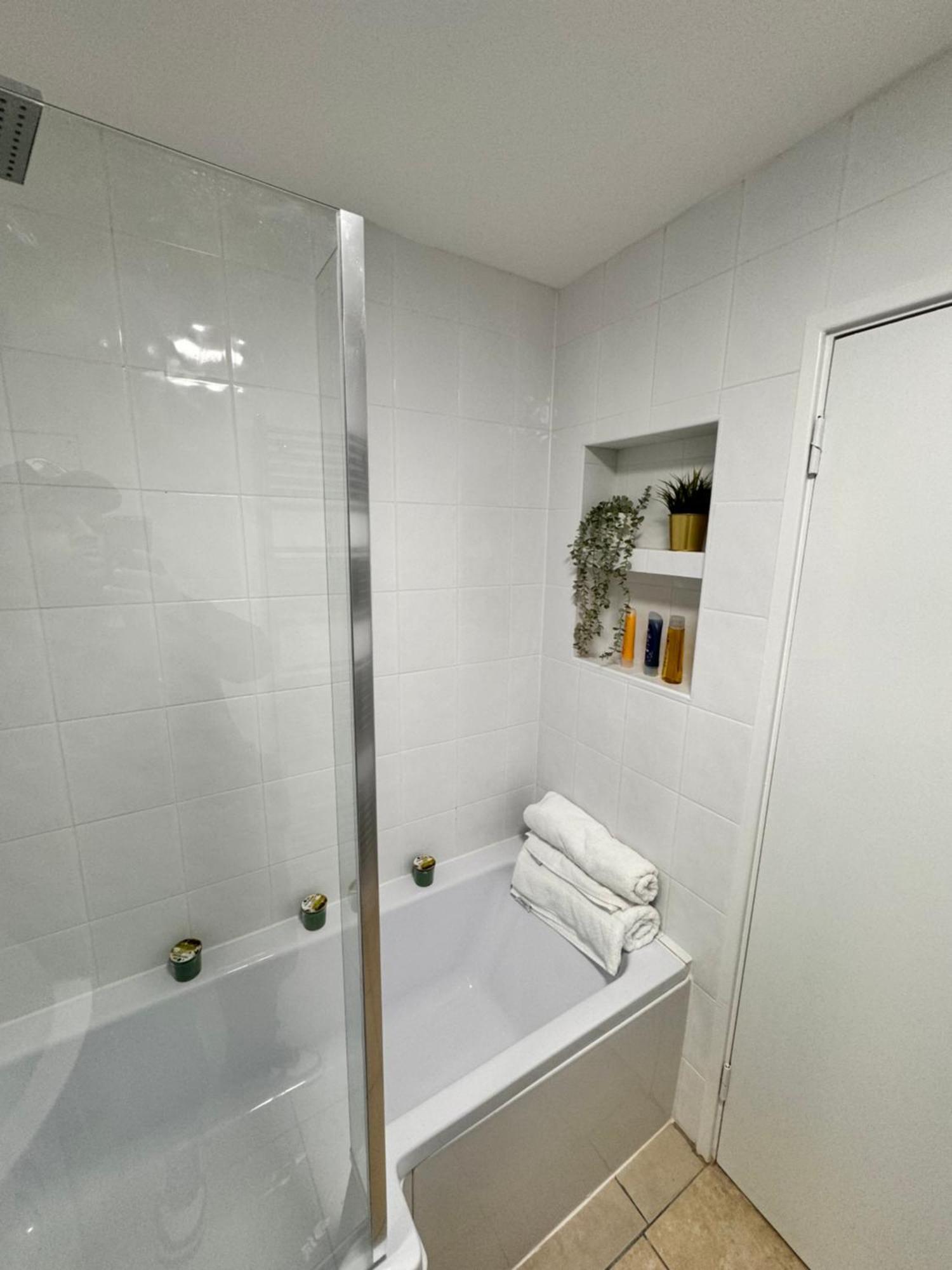Luxury 2 Bhk In Canary Wharf Apartment *