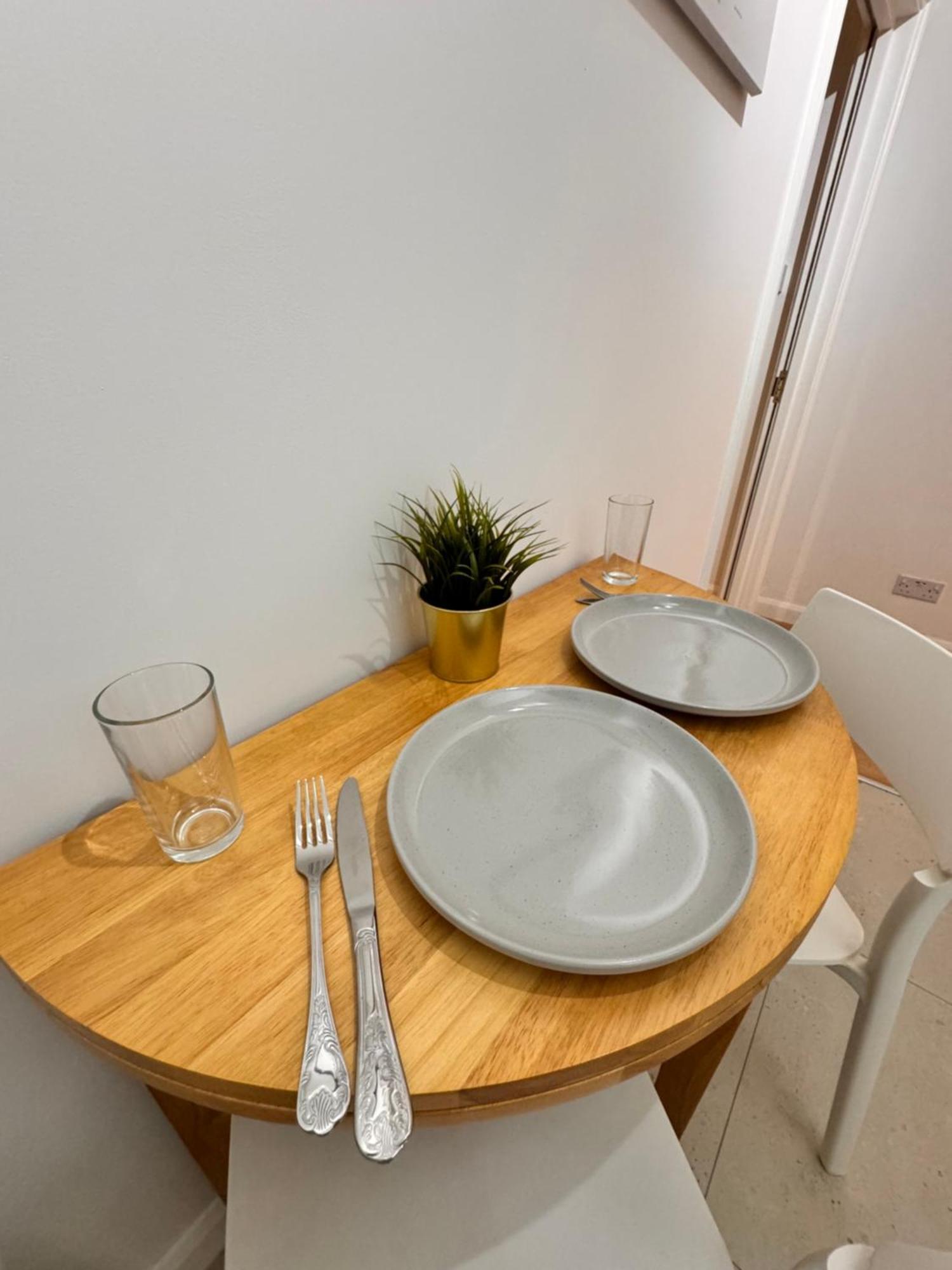 Luxury 2 Bhk In Canary Wharf Apartment *