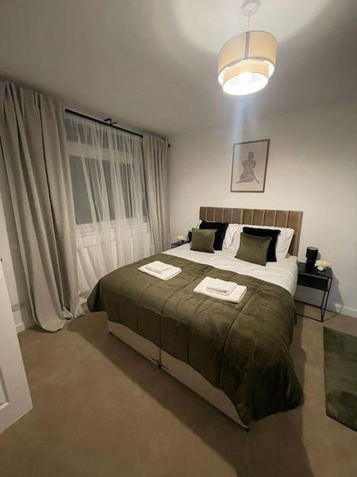 Elegant Cosy In Wembley 8 Max + Driveway London