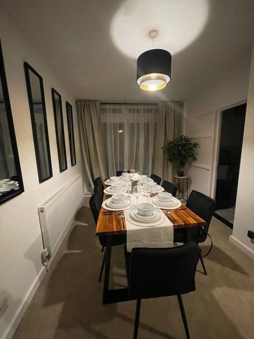 Elegant Cosy In Wembley 8 Max + Driveway * London