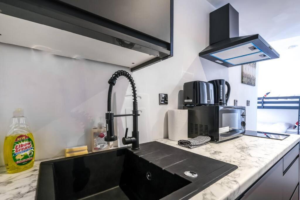 Quaint And Spacious Piccadilly Sleep 6 Vrd Appartement Londen