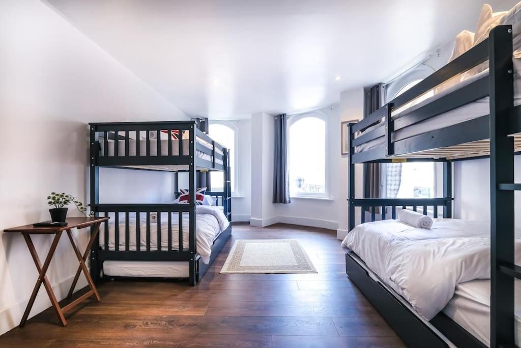 Quaint And Spacious Piccadilly Sleep 6 Vrd * Londen