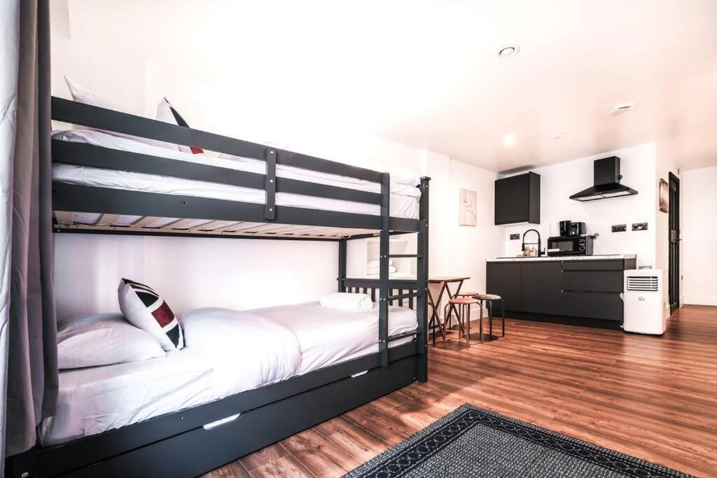 Spacious In Piccadilly Sleep 6 Vrb Londen