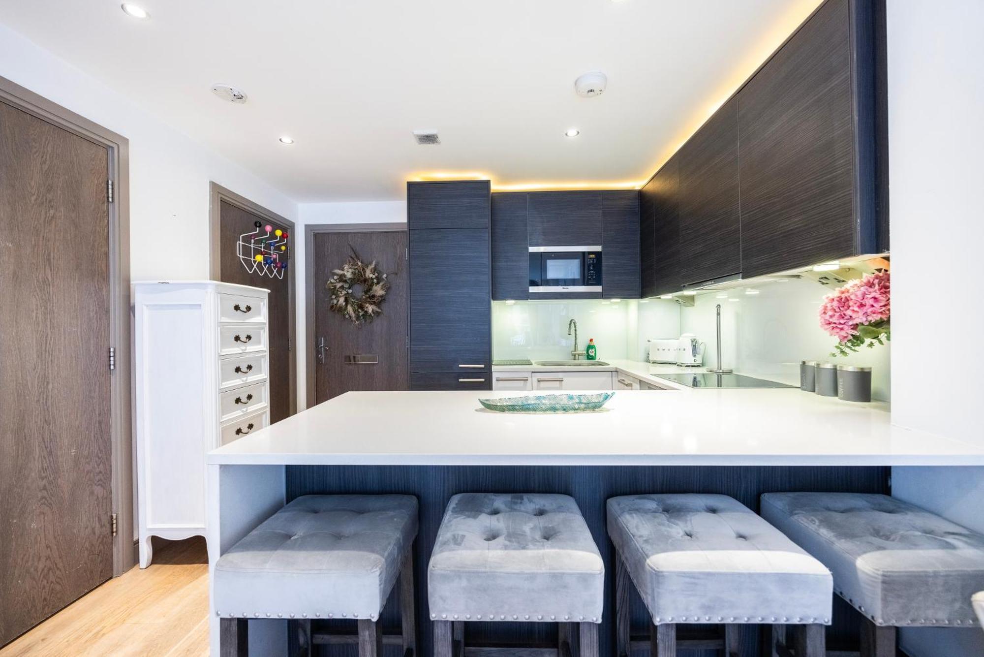 Chelsea Harbour Living Apartment