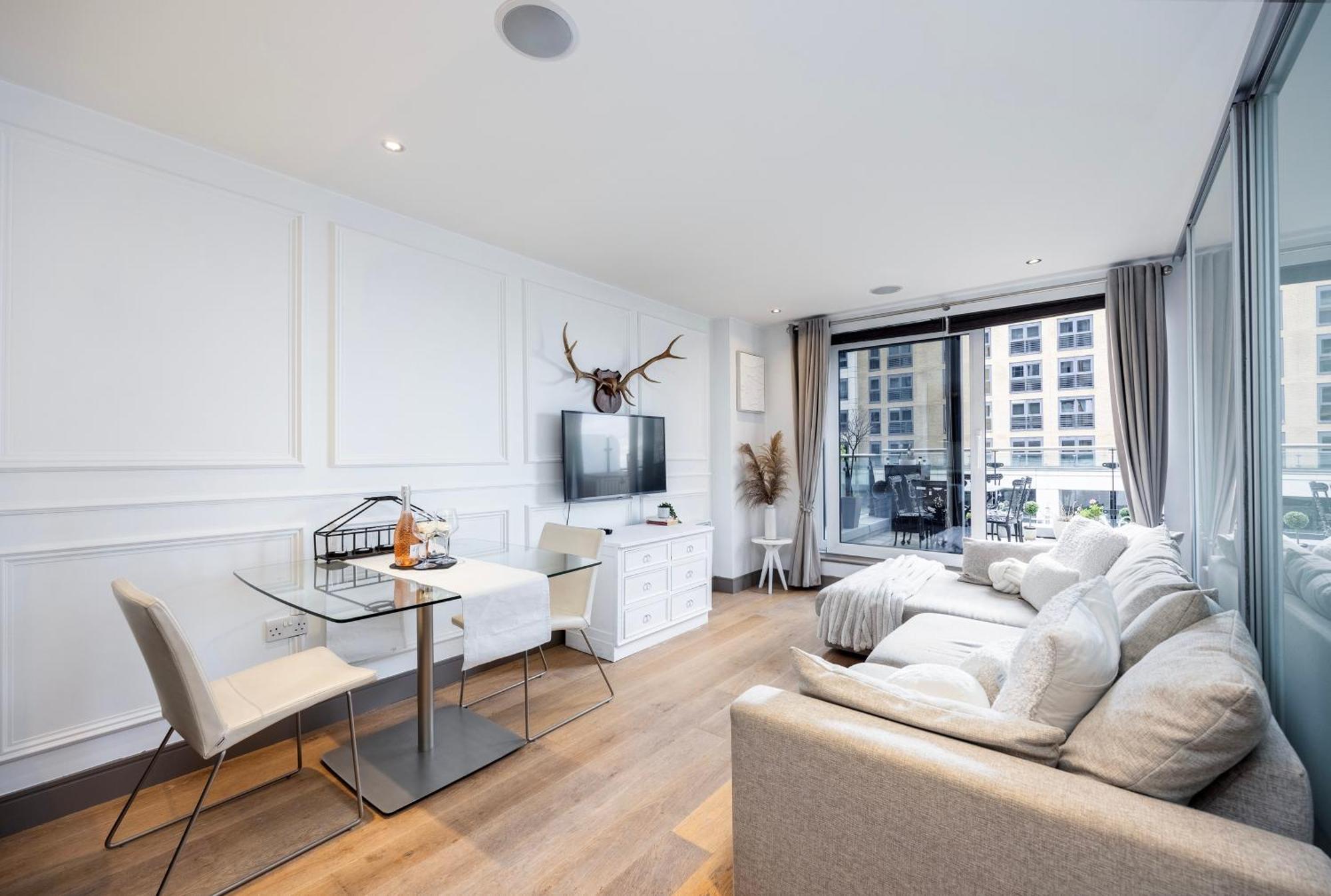Chelsea Harbour Living * London