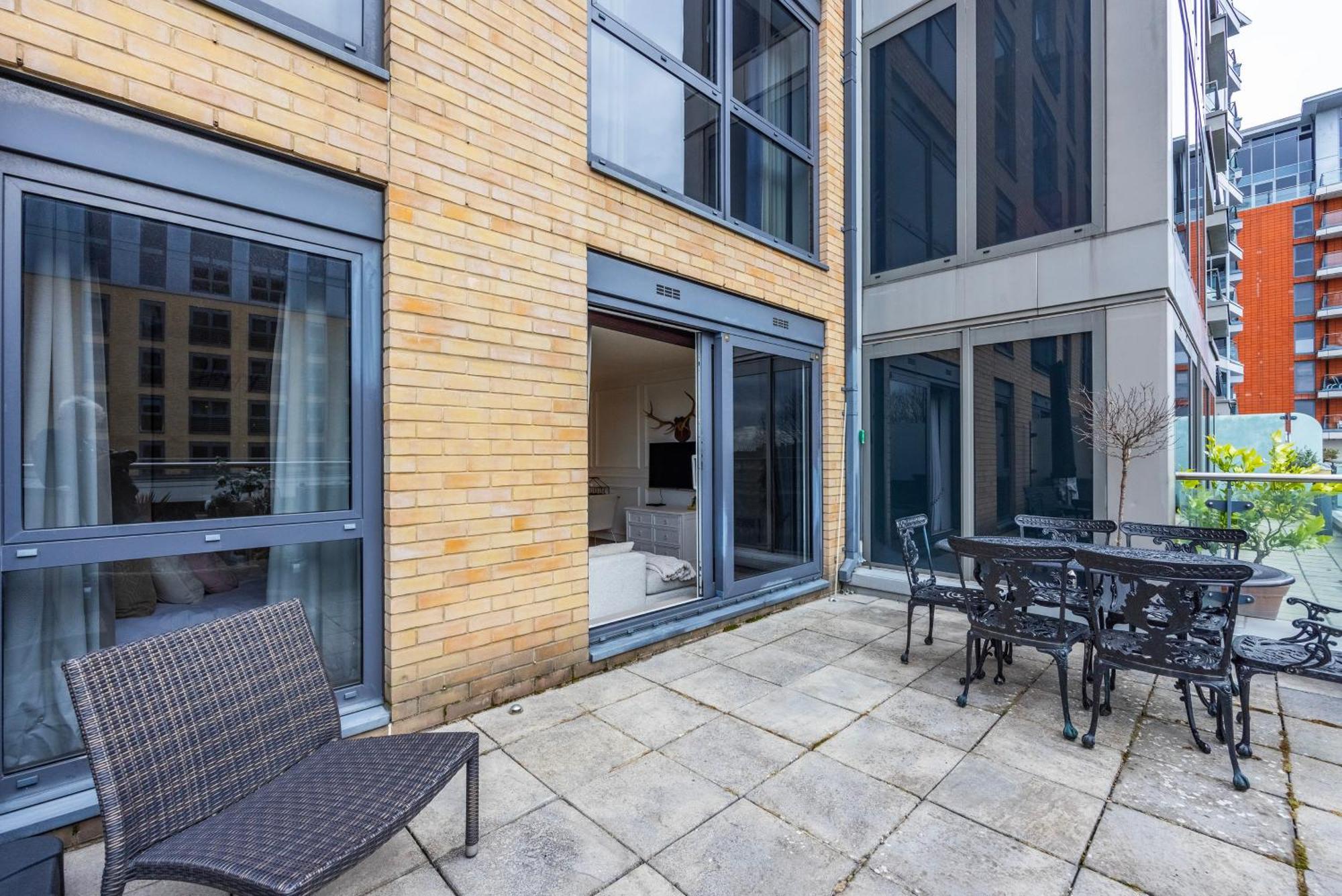 Chelsea Harbour Living * London