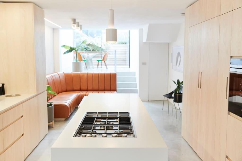 Designer Hackney In Clapton *
