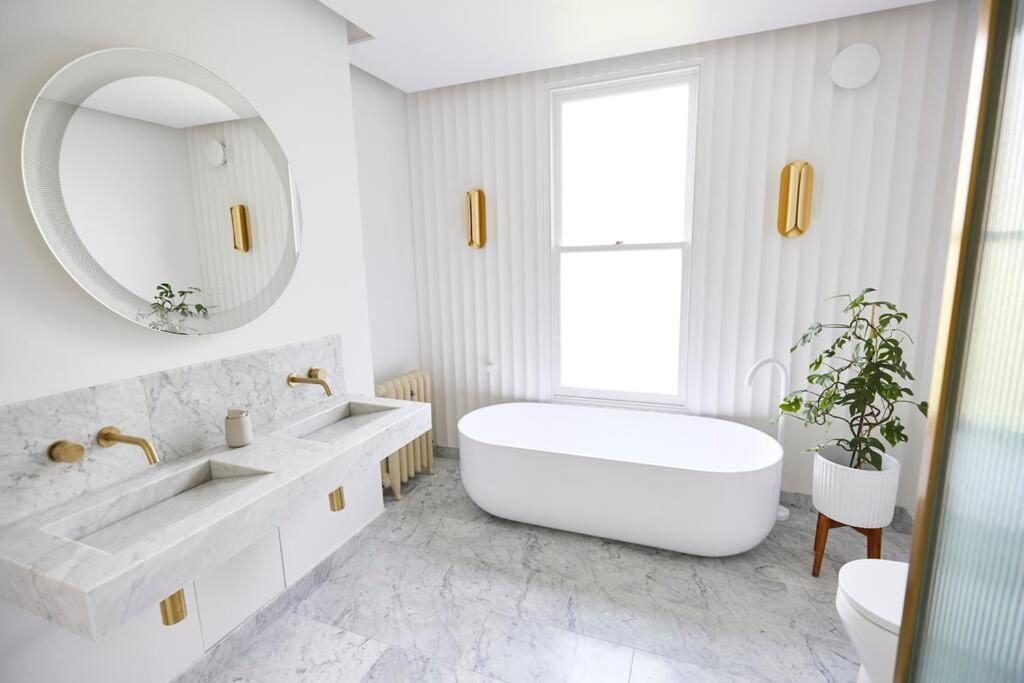 Designer Hackney In Clapton London