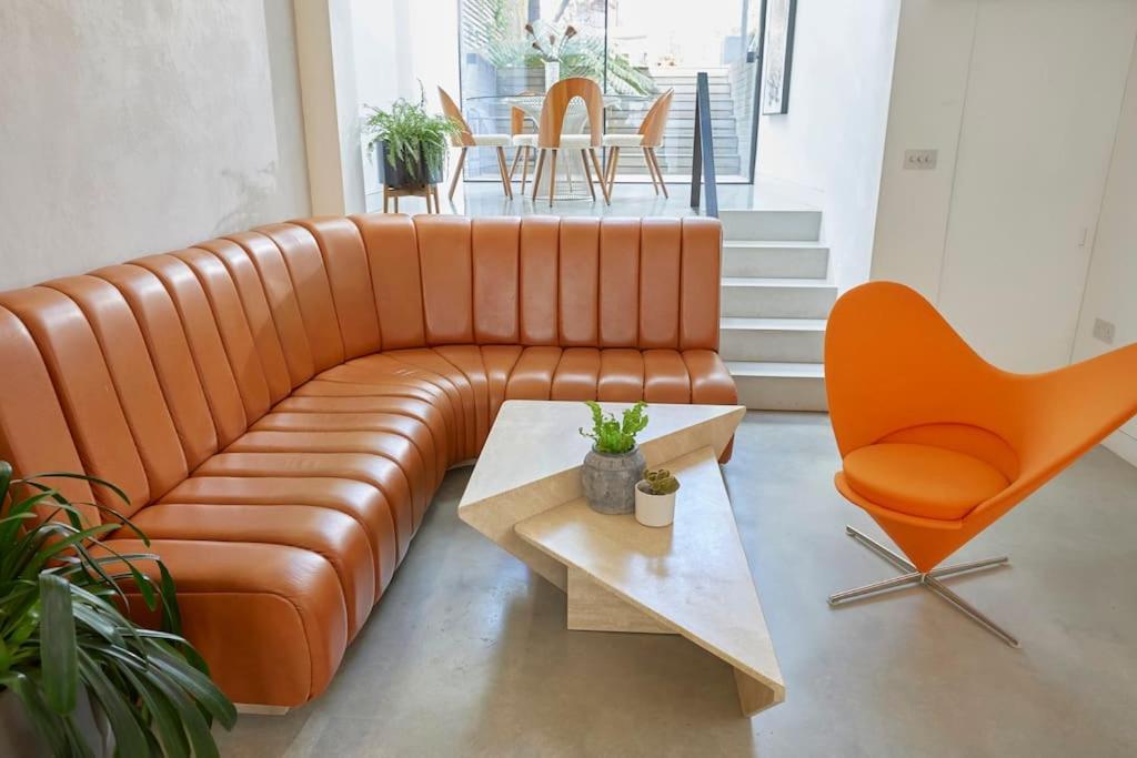 Designer Hackney In Clapton *