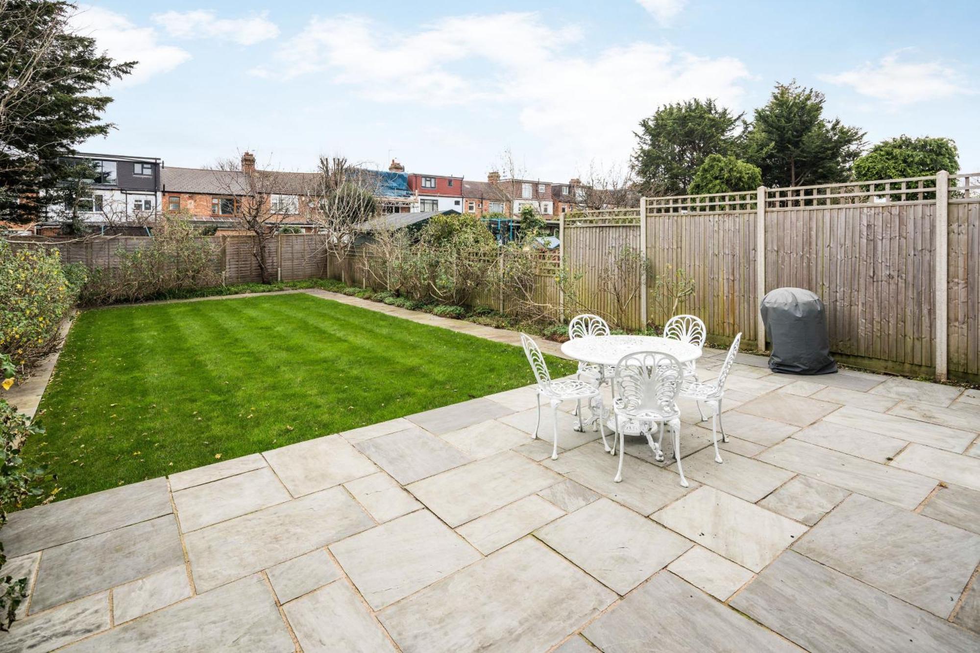 Сasa de vacaciones Contemporary 5 Bedroom With Garden North Finchley Londres