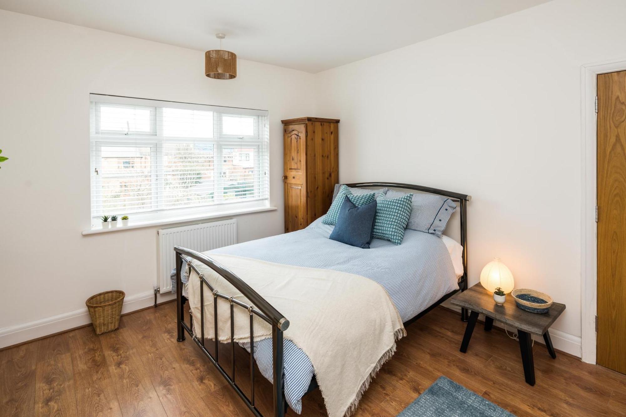 Contemporary 5 Bedroom With Garden North Finchley Сasa de vacaciones Londres