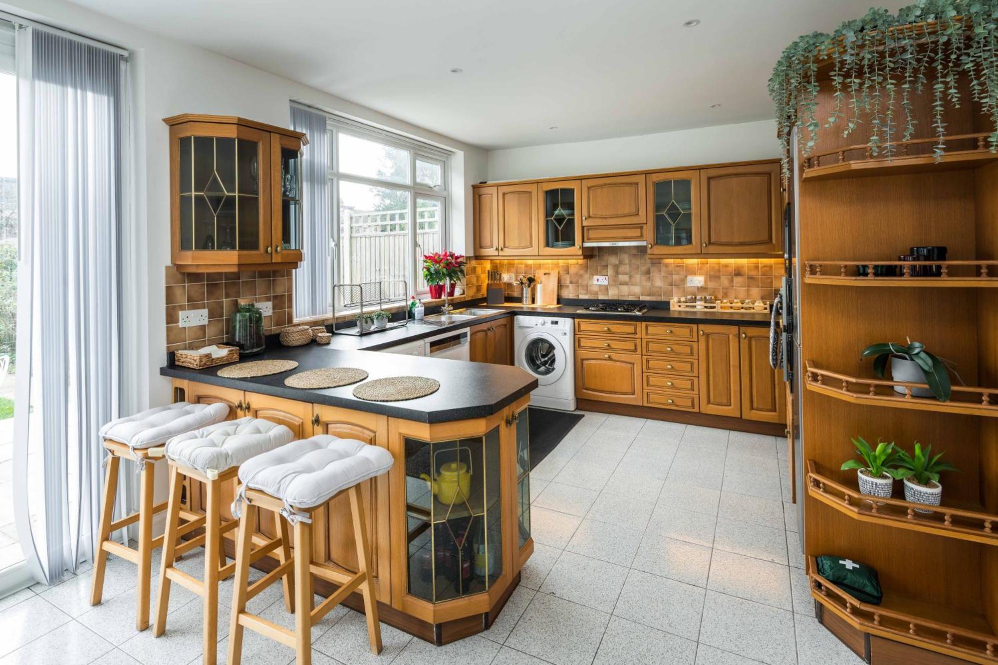 Contemporary 5 Bedroom With Garden North Finchley Сasa de vacaciones