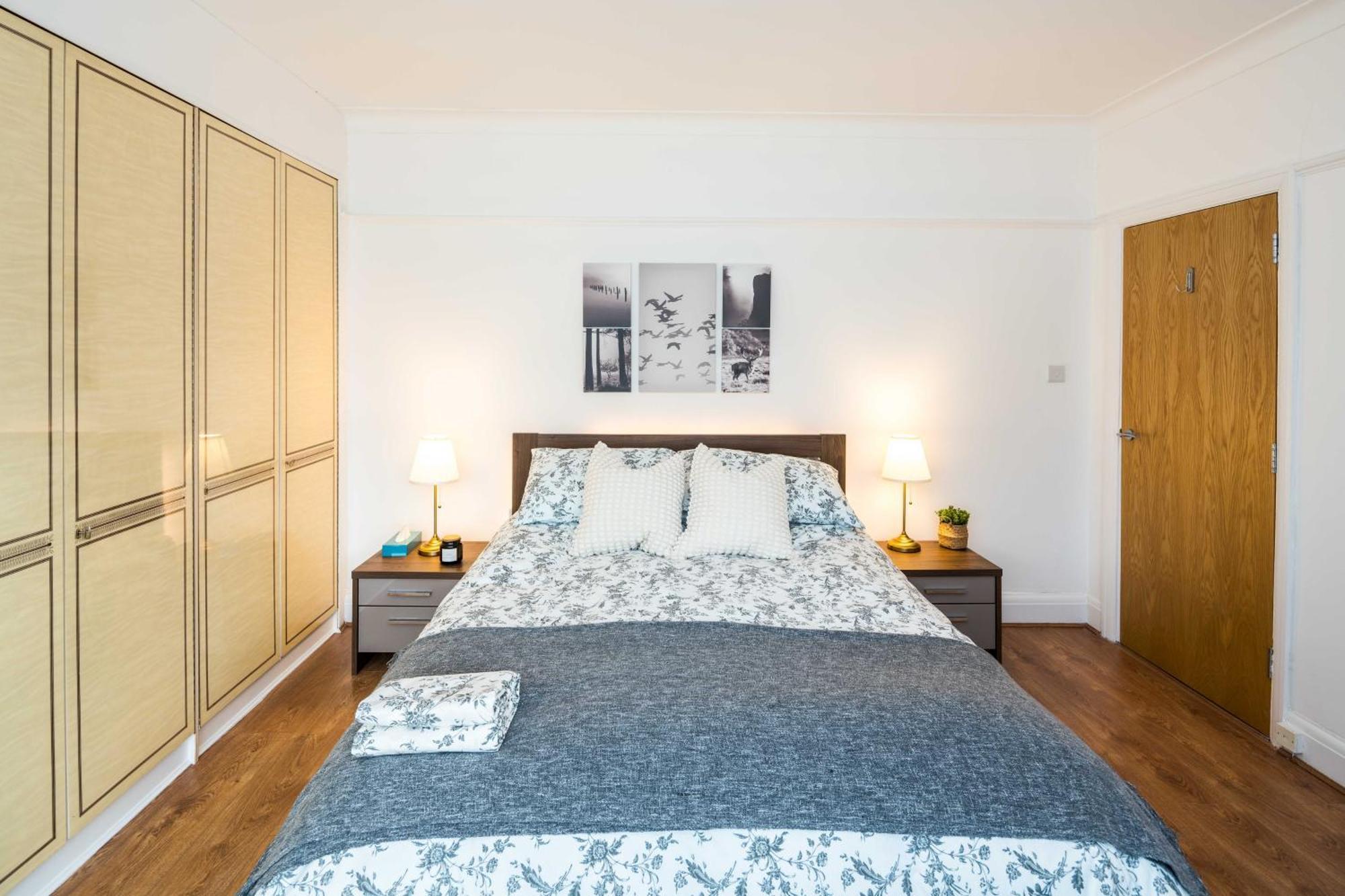 Contemporary 5 Bedroom With Garden North Finchley Сasa de vacaciones *