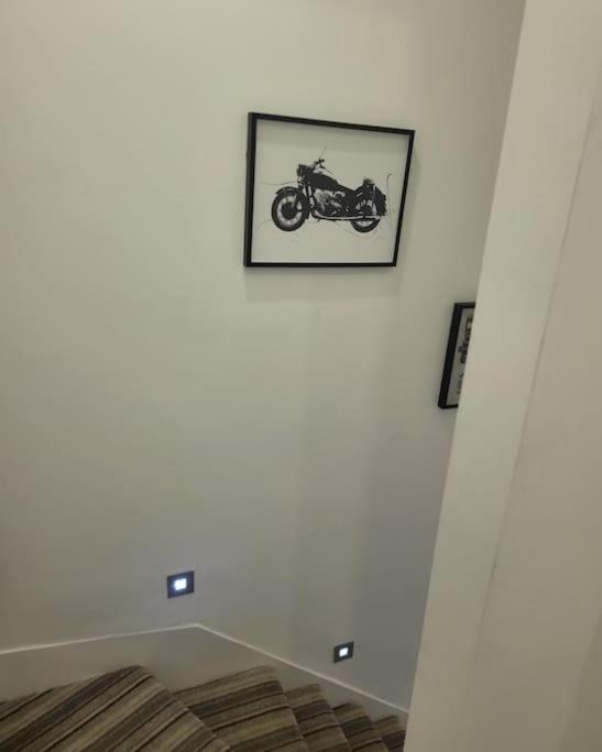 2 Bedrooms 2baths 3toilets Near Excel City Airport O2 Sleeps Up To 5 Apartment *