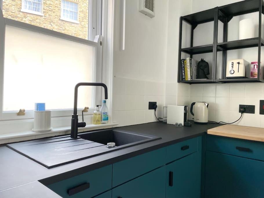 Contemporary Flat In Clerkenwell Apartment *