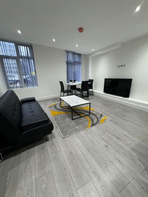 Fully Furnished 1 Bedroom Flat