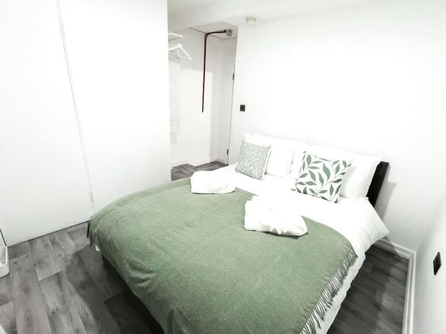 Apartment With Bathroom And Kitchen 20 Minutes From