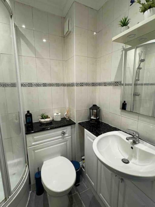 Entire Flat In Kensington *