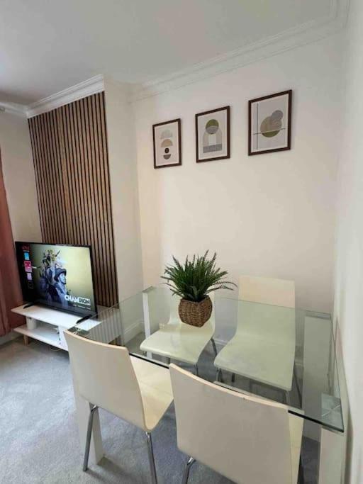Entire Flat In Kensington London