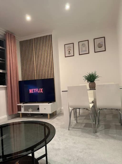 Apartment Entire Flat In Kensington London