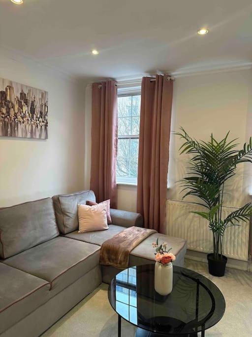 Entire Flat In Kensington Apartment London