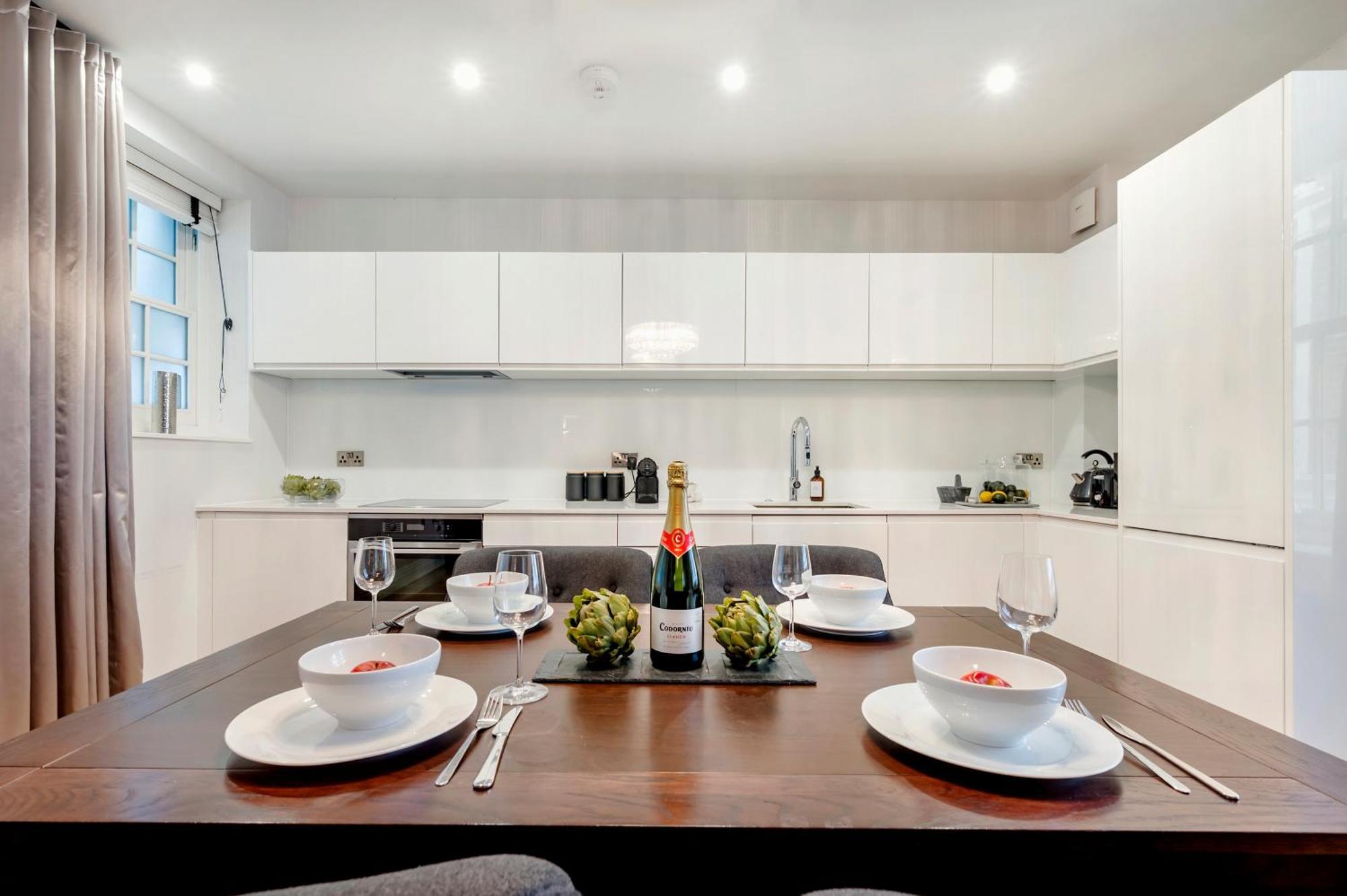 Aircon 2 Bedr, 3 Beds, 2 Bath Covent Garden, Subway Appartement *