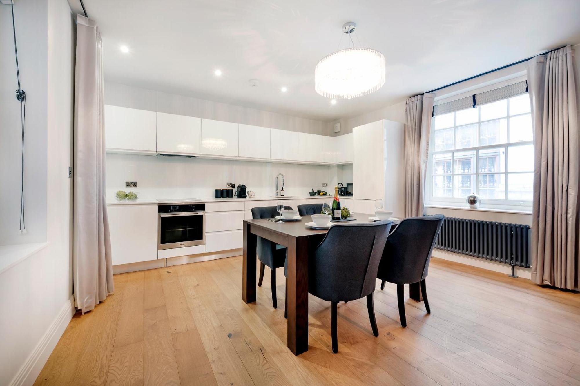 Aircon 2 Bedr, 3 Beds, 2 Bath Covent Garden, Subway Londen