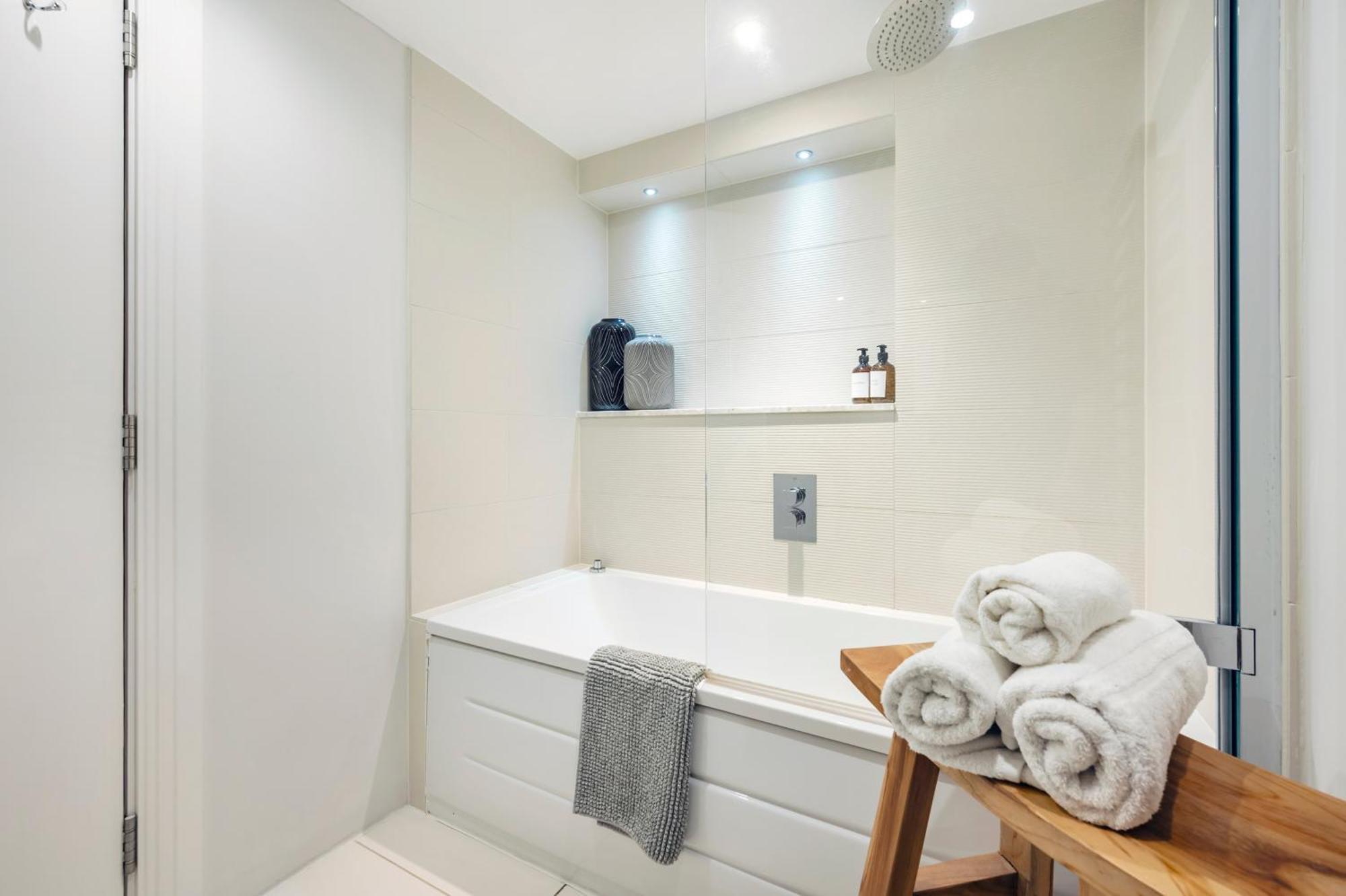 Appartement Aircon 2 Bedr, 3 Beds, 2 Bath Covent Garden, Subway Londen