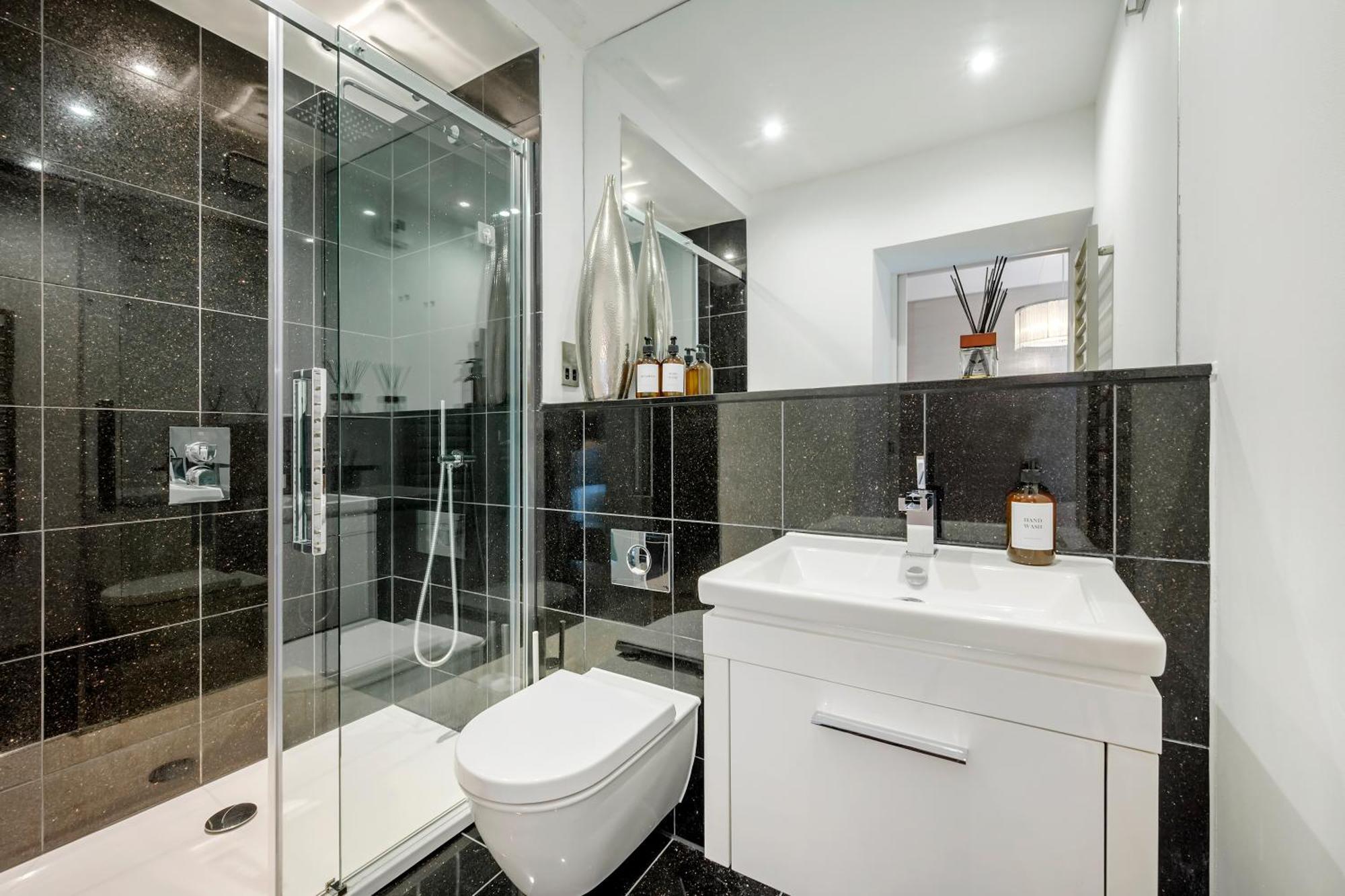 Aircon 2 Bedr, 3 Beds, 2 Bath Covent Garden, Subway Appartement Londen