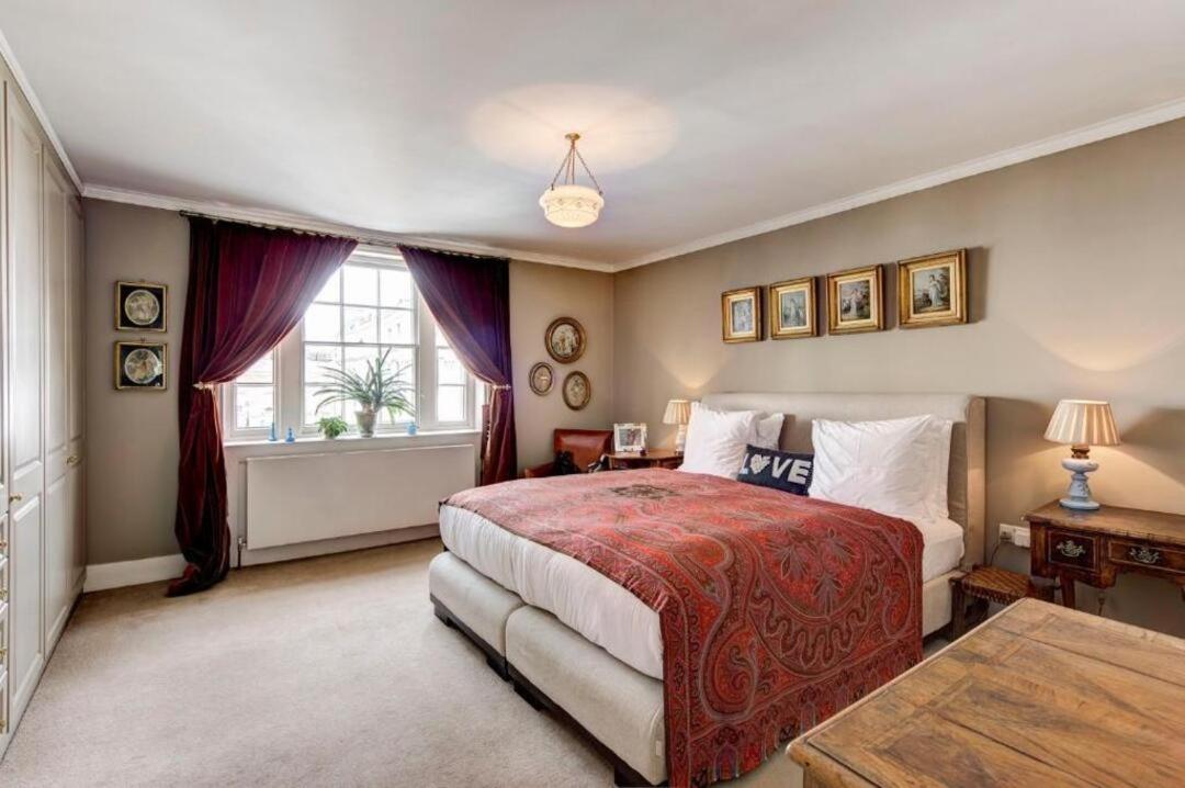 Royal Victorian Regency Palace Apartment *
