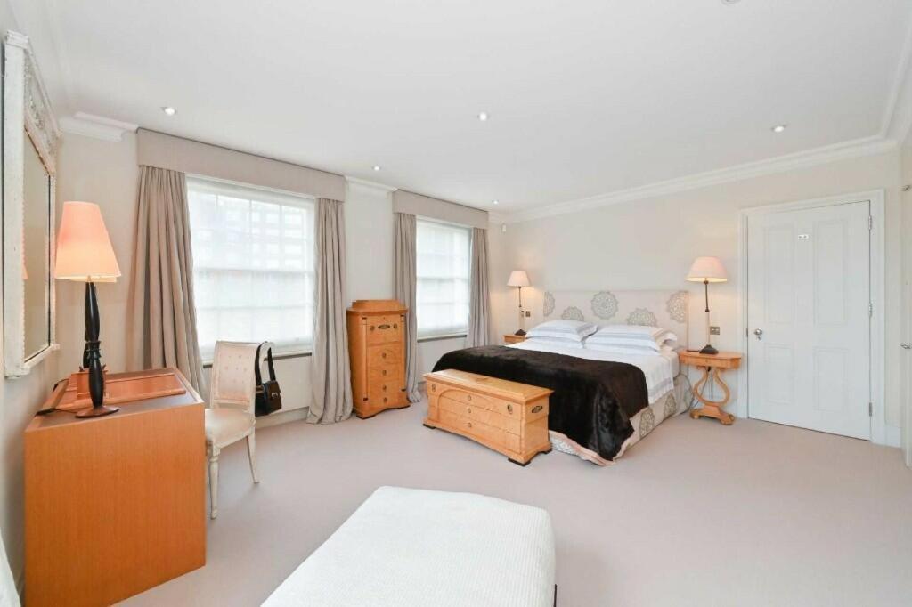 Royal Victorian Regency Palace Apartment London