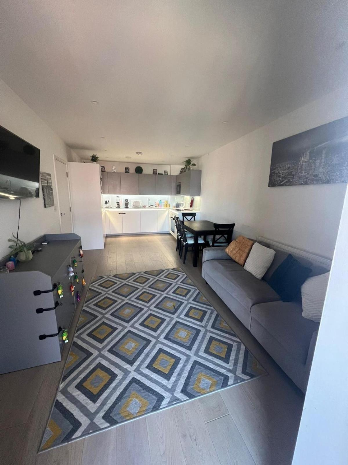 2 Bedroom In Cricklewood London