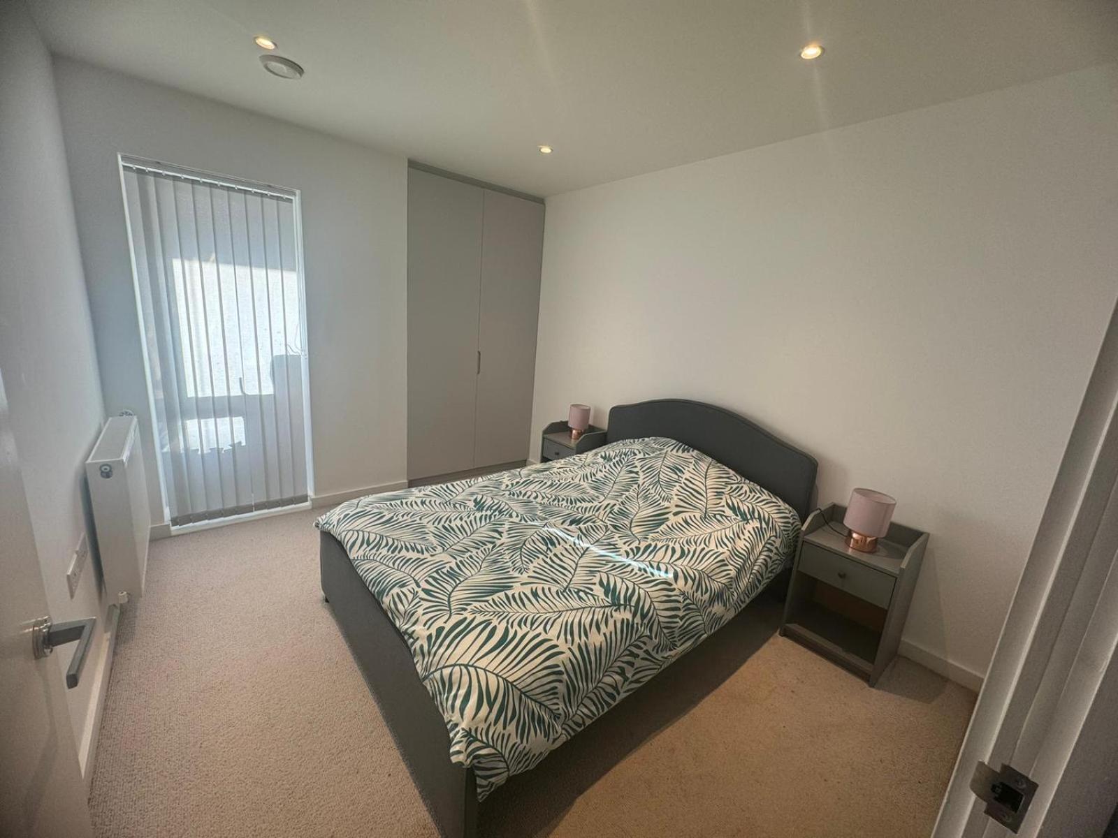 2 Bedroom In Cricklewood Apartment *