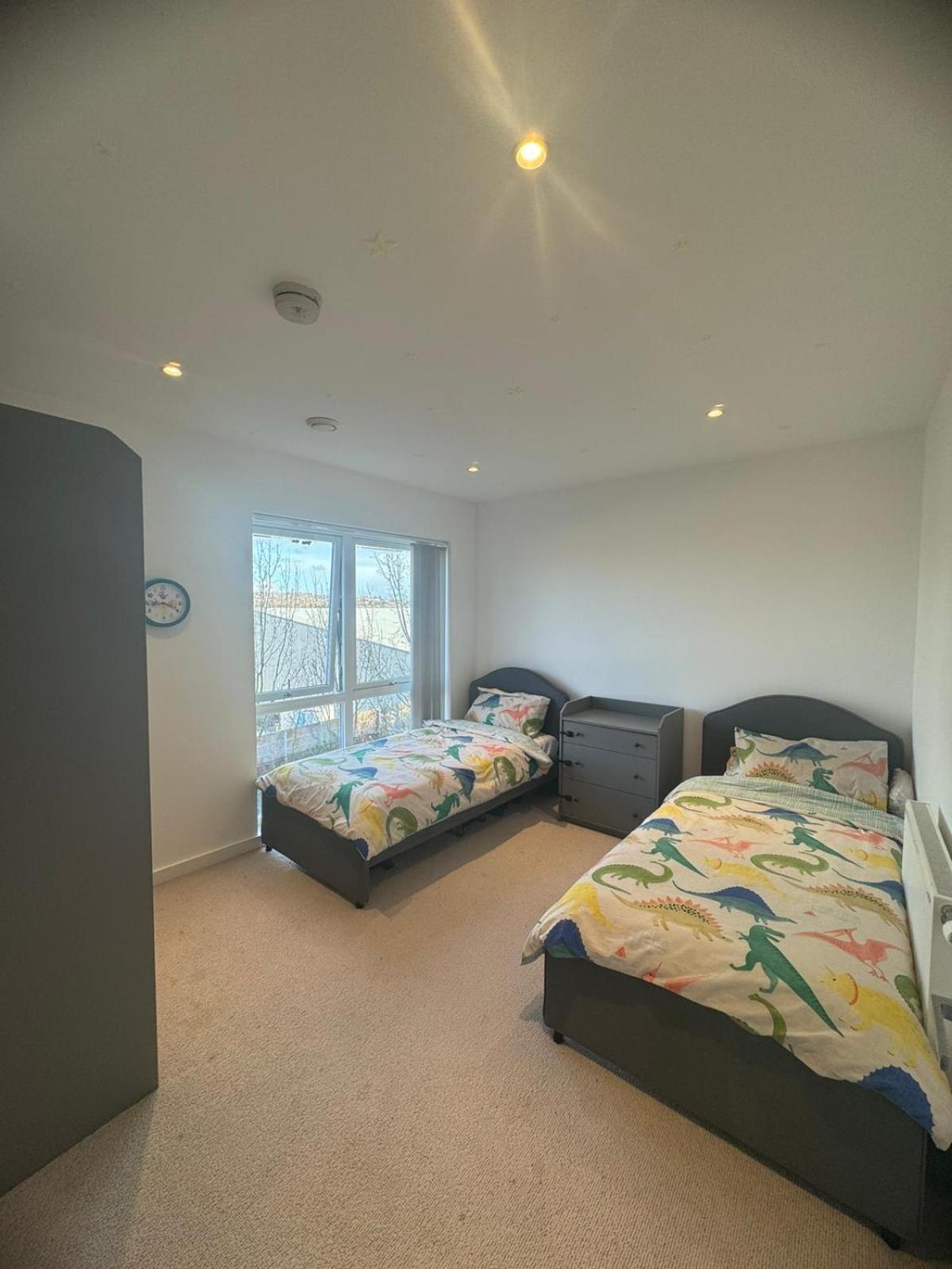 2 Bedroom In Cricklewood * London