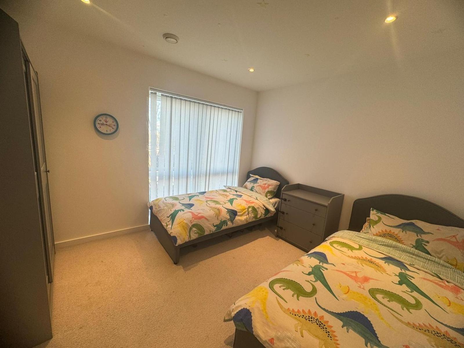 2 Bedroom In Cricklewood Apartment