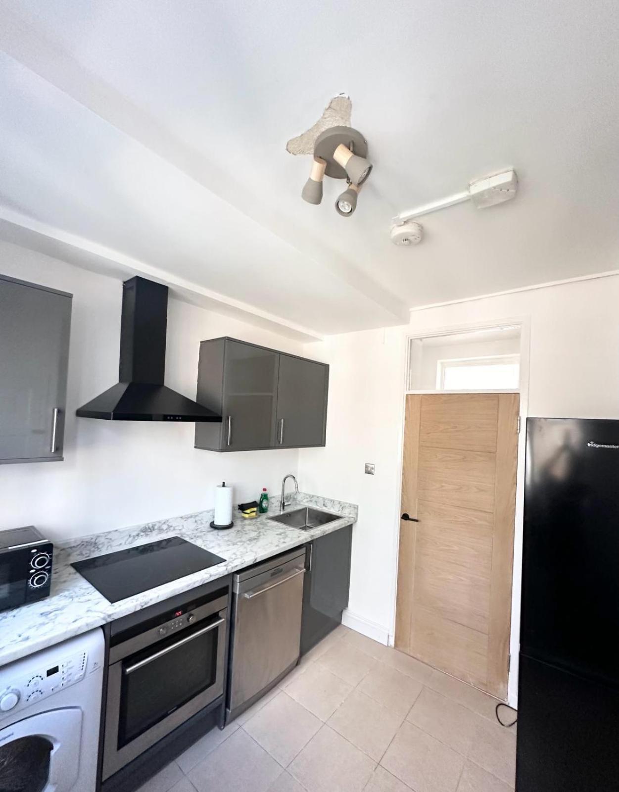 2 Bed Near Nine Elms Station * Londen