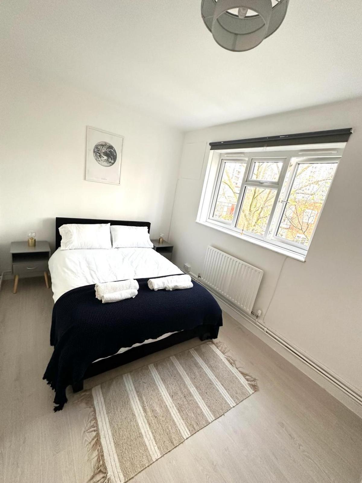 2 Bed Near Nine Elms Station Apartment *