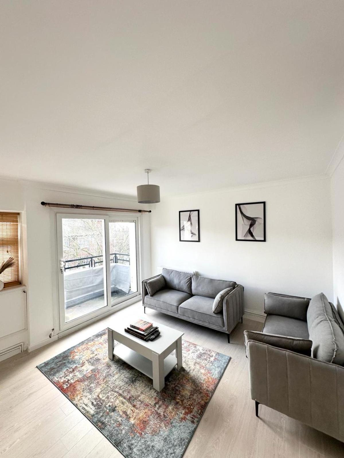 2 Bed Near Nine Elms Station Apartment