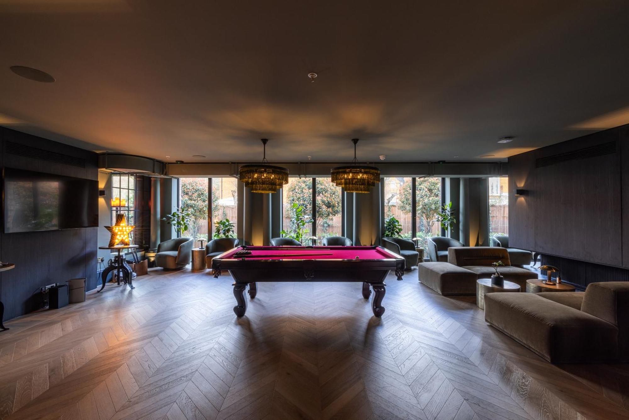 The Brondesbury By Nestor Apartment