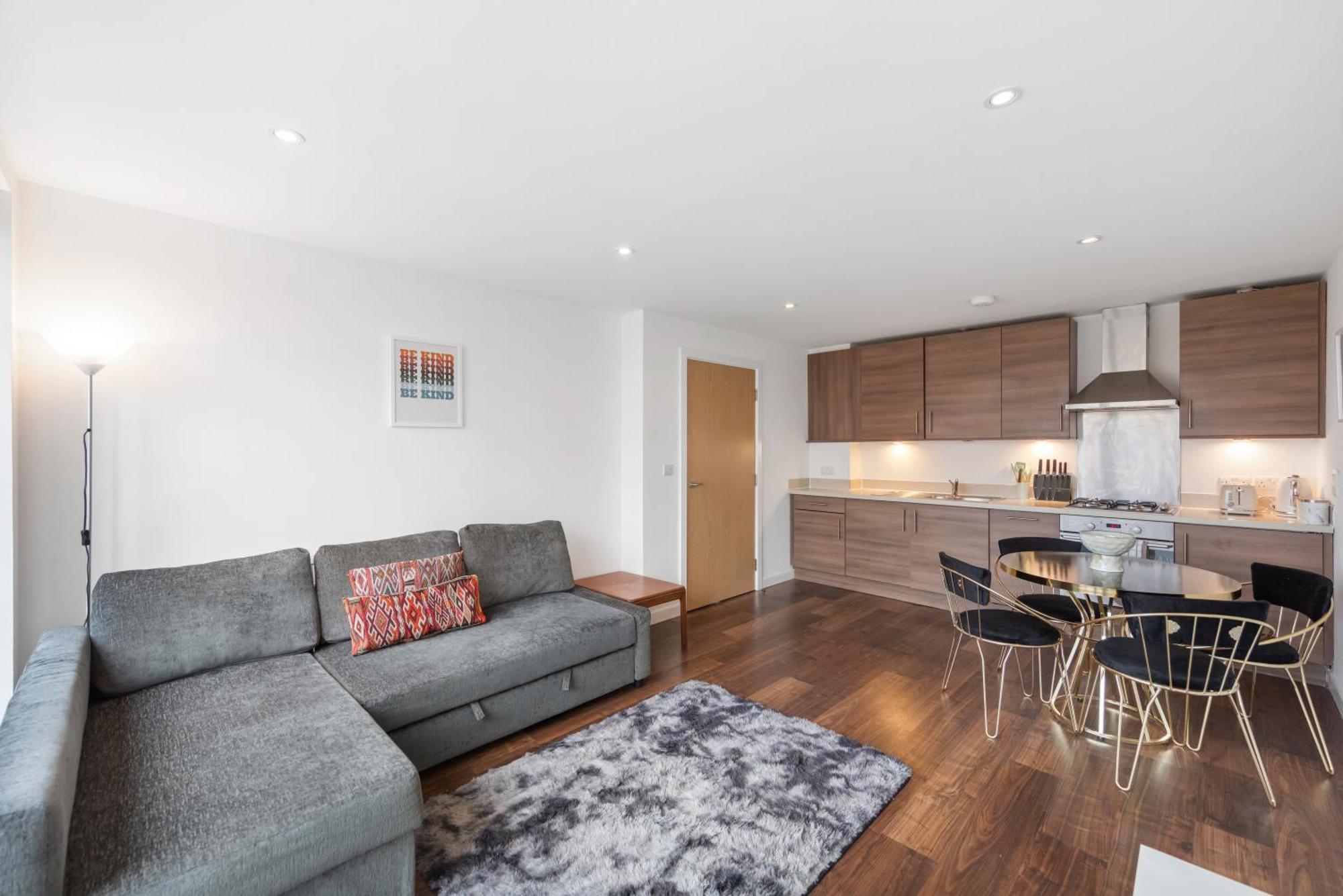 Lift & Free Parking, Modern 1 Bed Flat In Shoreditch Next To Train Station Appartement *