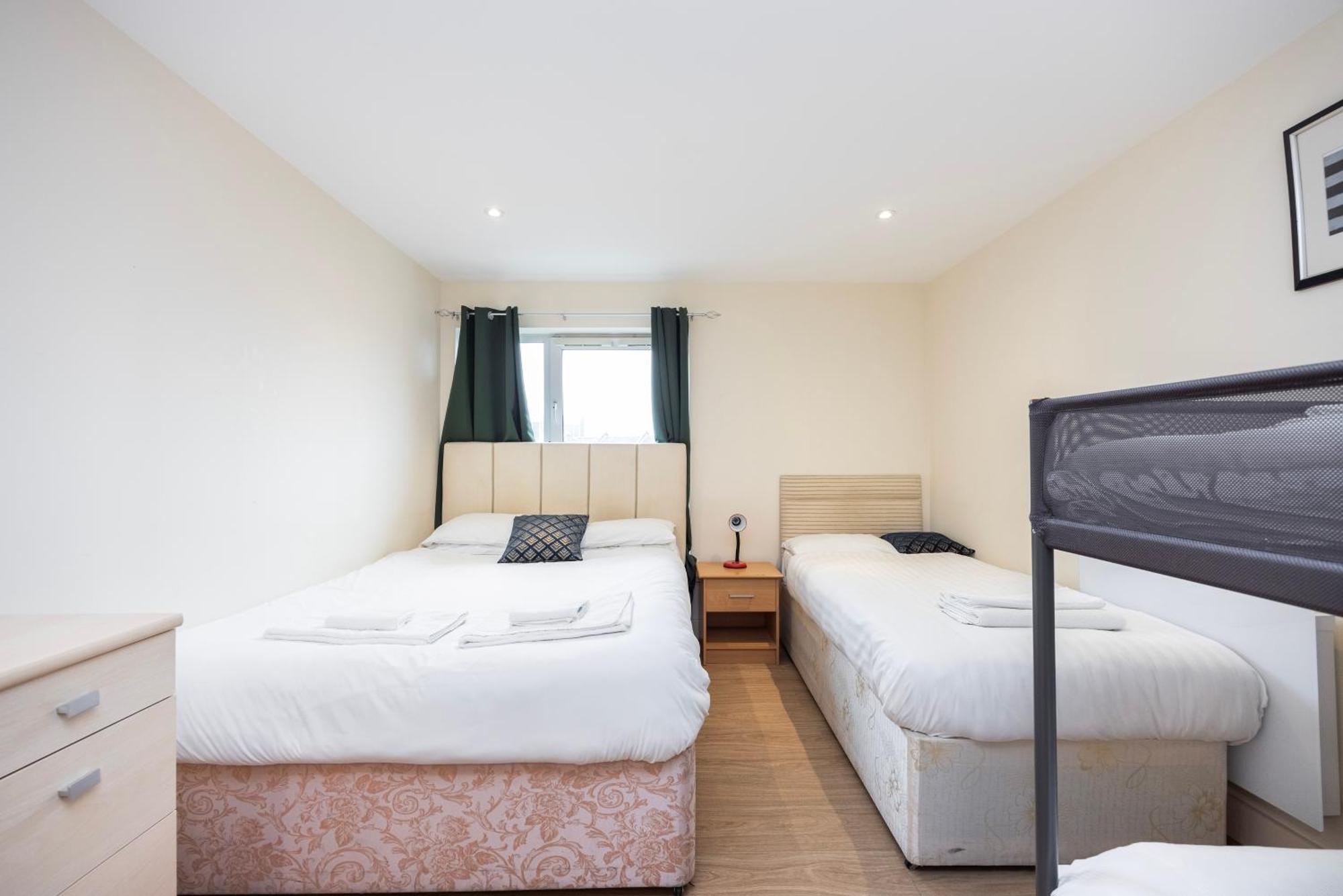 Heads On Bed - Docklands Canary Wharf Excel Appartement