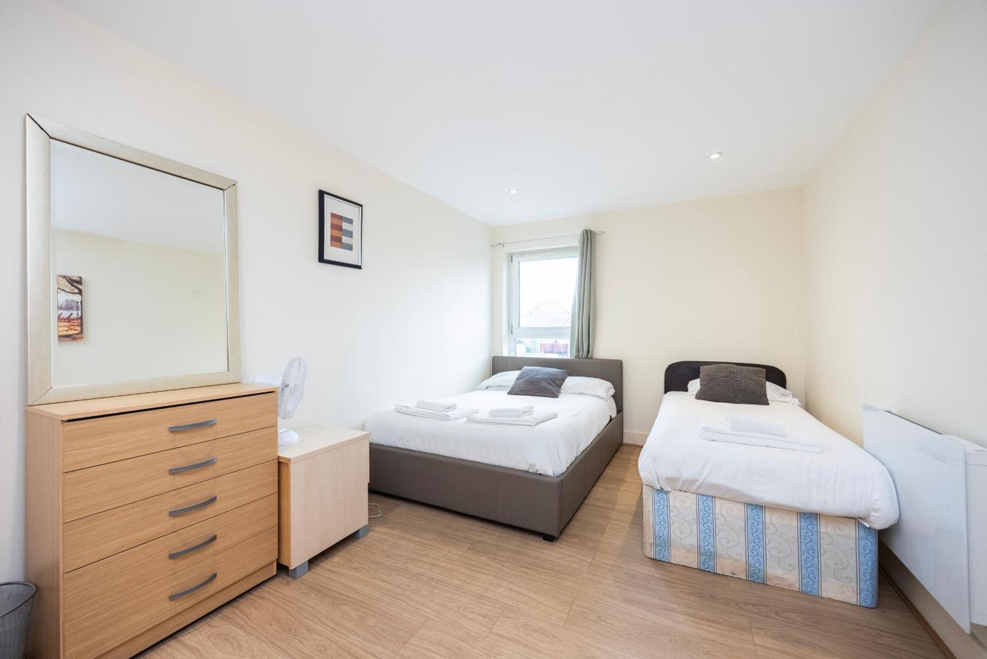 Heads On Bed - Docklands Canary Wharf Excel Appartement