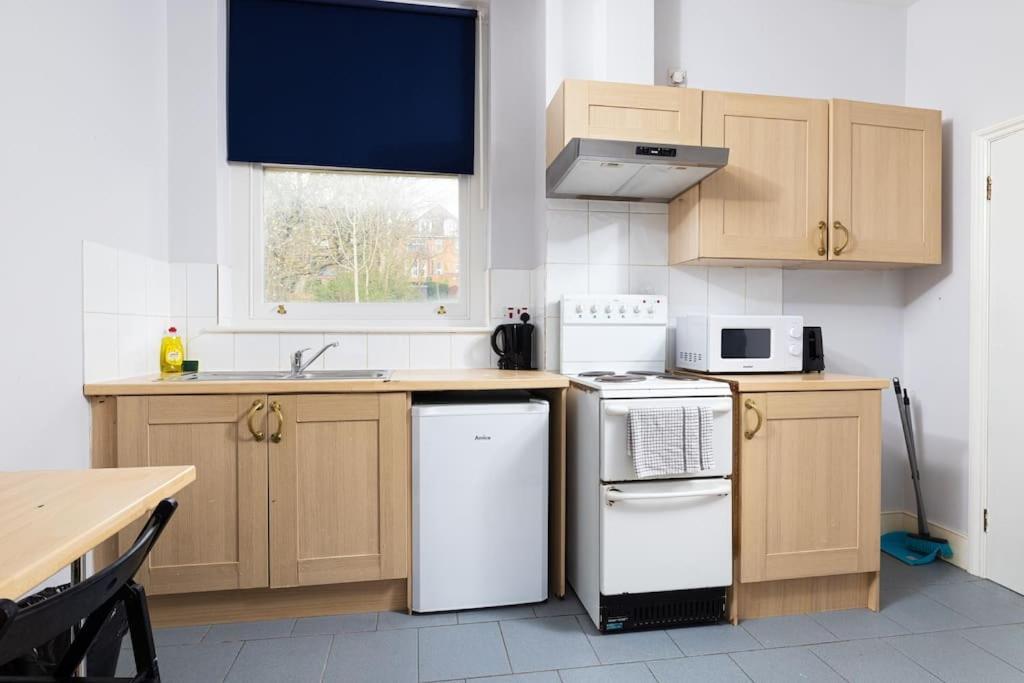 Apartment Finchley Road 9 *