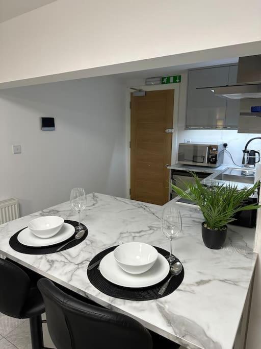 Apartment Stylish Entire 2bed *