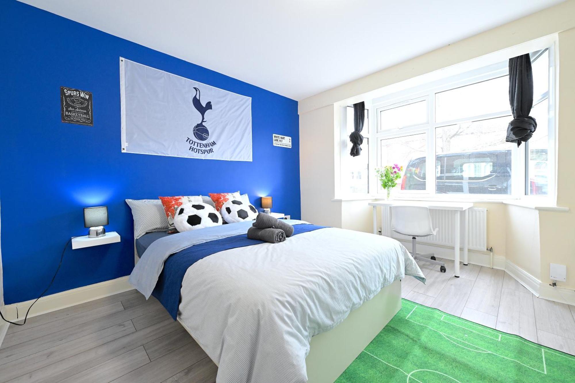 Spacious 5 Bedroom House Next To Tottenham Stadium Londen