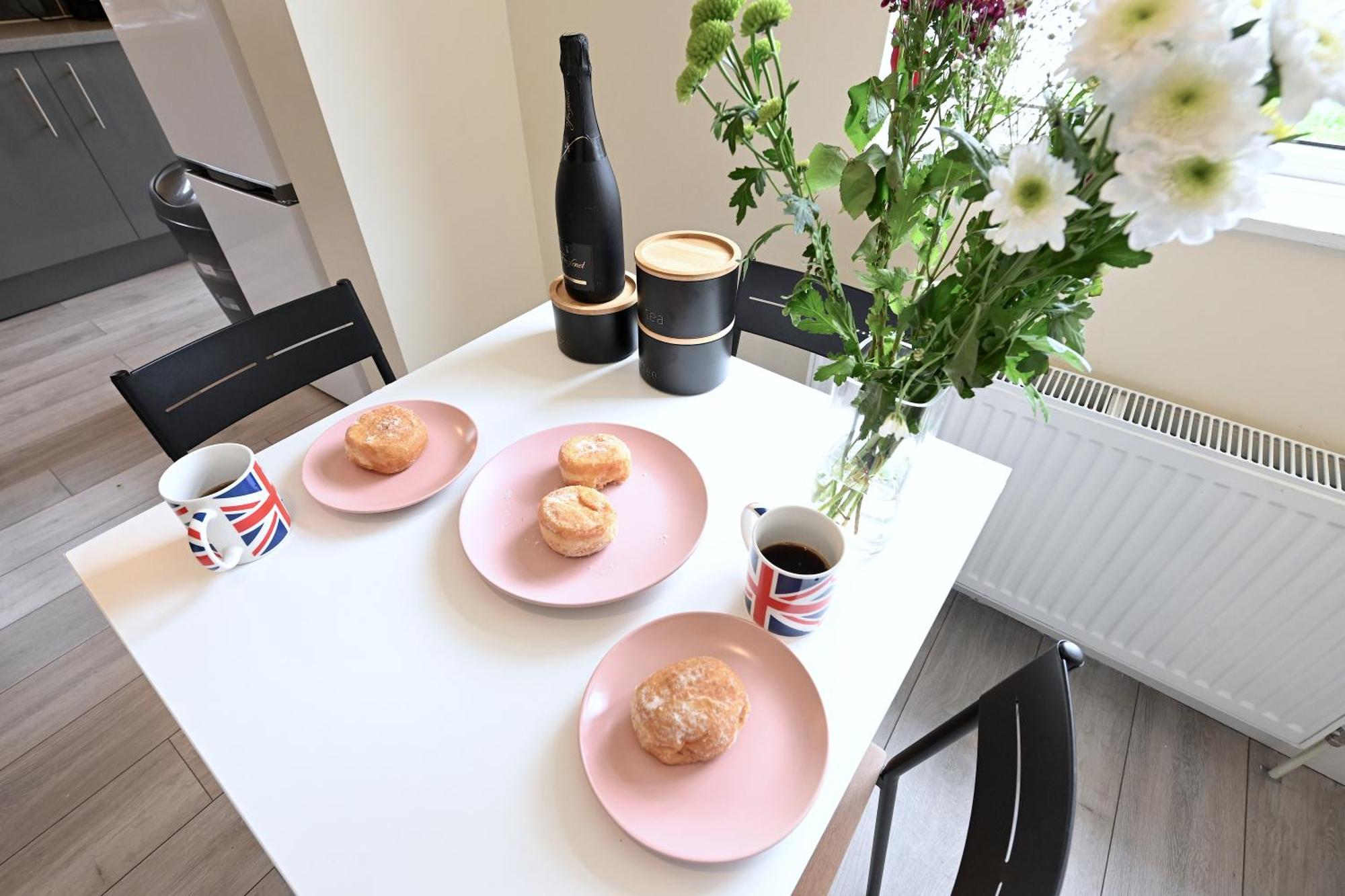 Spacious 5 Bedroom House Next To Tottenham Stadium Apartment